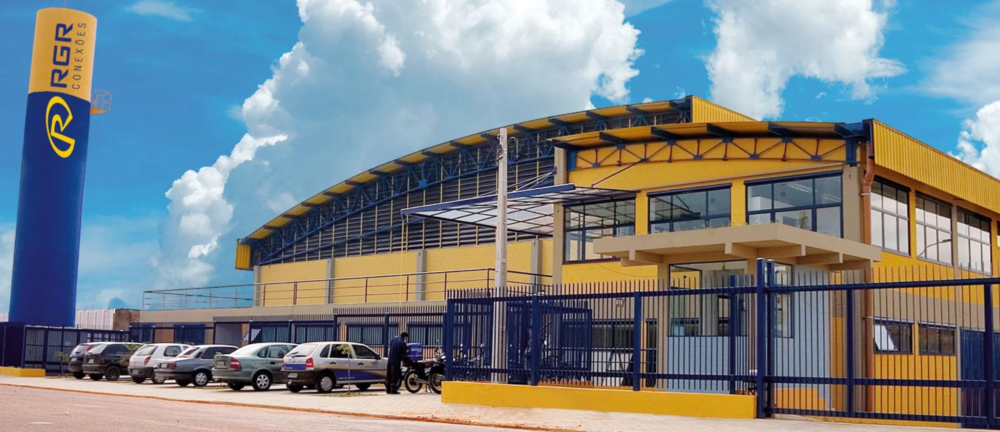 Fachada da unidade da RGR Pneumáticos em Arujá